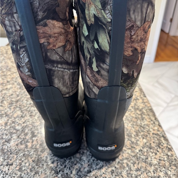 BOGS women's Waterproof Camo Boots, size 8 EUC - Picture 5 of 7